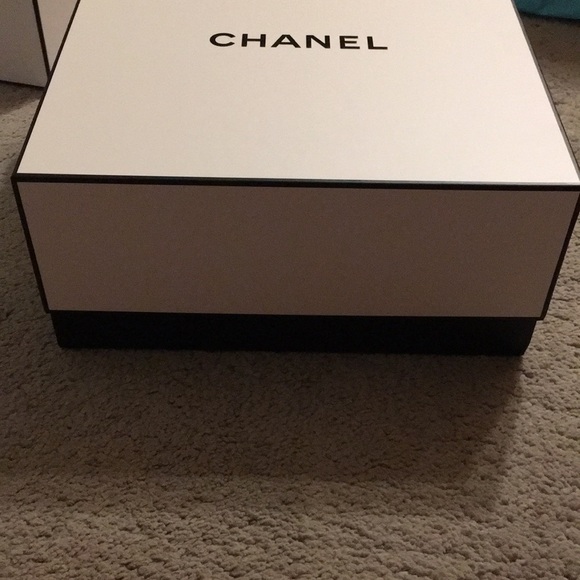 Authentic Chanel box - Picture 2 of 9